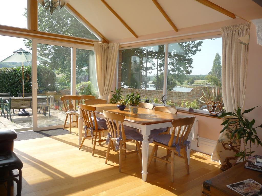 Ivy Hall Wootton Bridge  Room photo